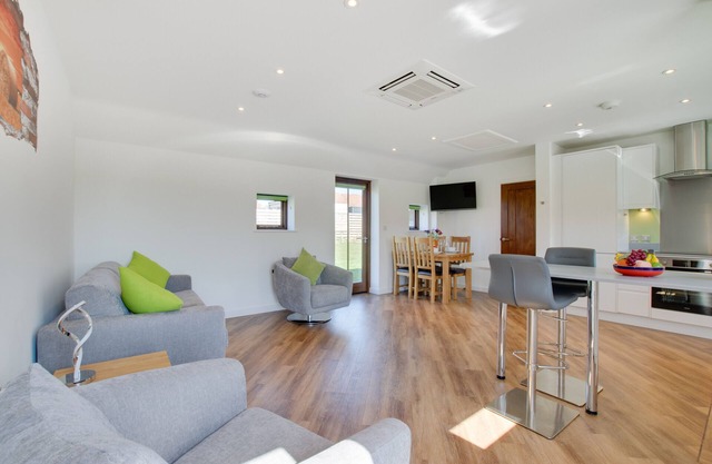 Brighton Hopper Hut - Two Bedroom House, Sleeps 3