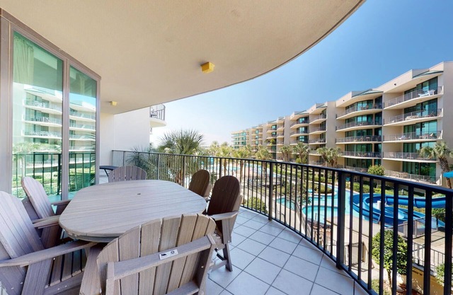 Brilliant Home w/Hot Tub & Indoor Pool near Beach