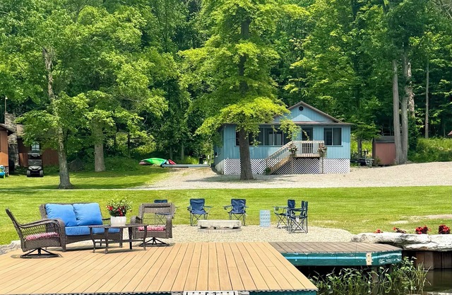 Bring your boat and make wonderful memories at this beautiful lakefront cottage!