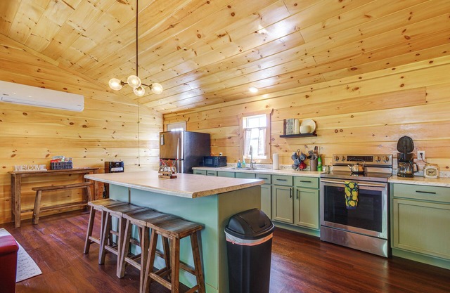 Bring Your Boat: Cabin w/Lake Access in Halfway