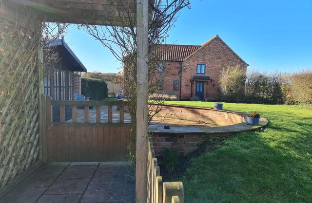 Brisley North Norfolk cosy cottage garden pub and walks