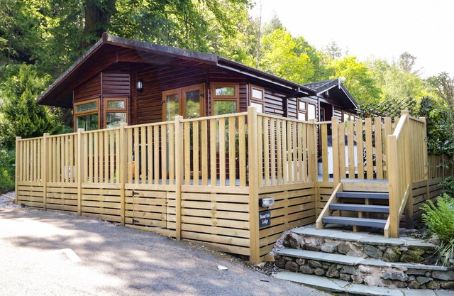 BROAD OAK LODGE, family friendly, with hot tub in Windermere