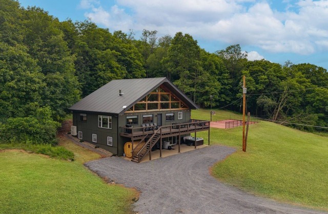 Broad Top Cabin | Pond + Putting Green