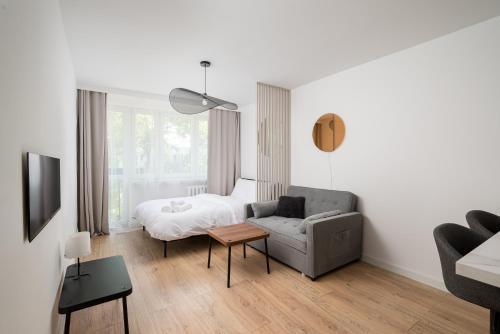 Broniewskiego Comfort Flow Apartment by Bookinghost