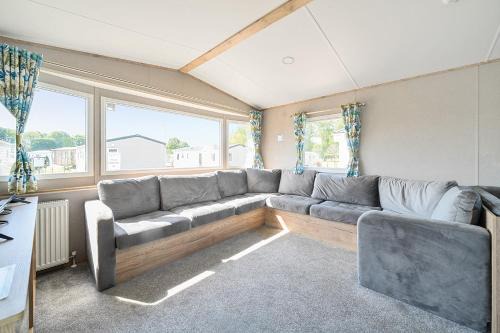 Brookside Bliss - Billing Aquadrome