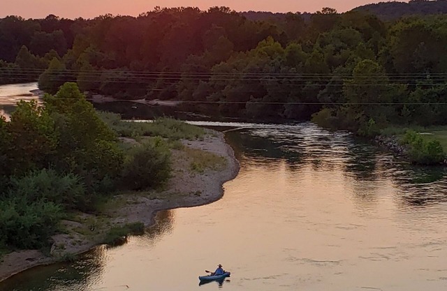 Brookstone on Current River w/Private Gravel Bar No Cleaning Fee