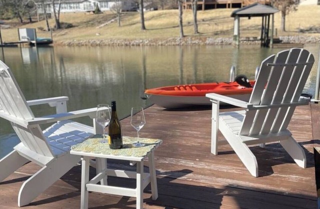 Brown Dog's Bluff - dog friendly - Incredible game room, private dock, coffee bar.What a vacation spot!