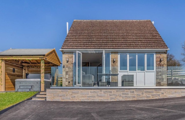 Brumlea Farm Cottage, Rural Country Stay, Couples & Friends, private & peaceful