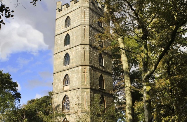 BRYNKIR TOWER, pet friendly, with open fire in Garndolbenmaen