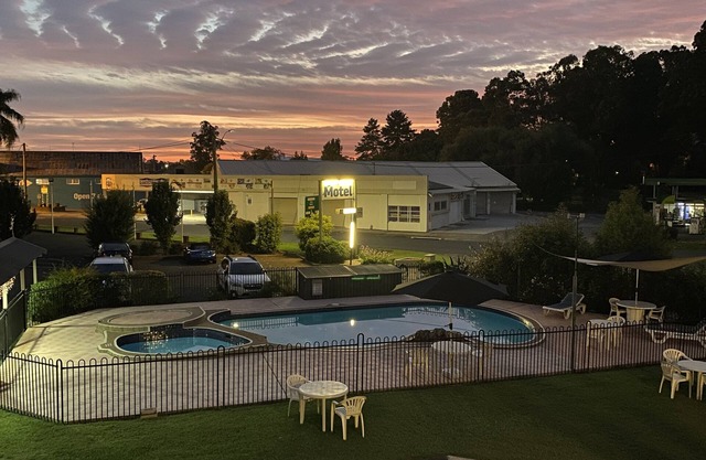 Bucketts Way Motel