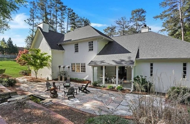 Buckhead Gallery house. An exclusive haven for discerning creatives.