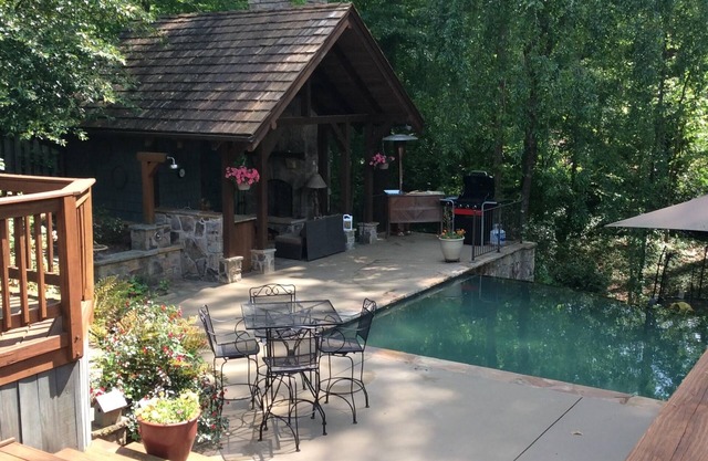 Buckhead home. Outdoor fireplace, private infinity edge pool & hot tub.