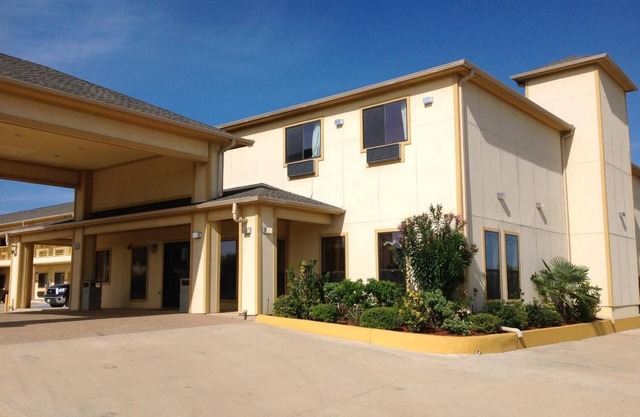 Budgetel Inn & Suites