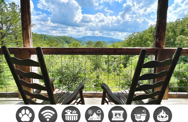 Budro's Bungalow: Pet Friendly, Free Attraction Tickets, Mtn View, Hot Tub & 5 Min to National Park