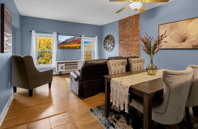 Buffalo 3 Bedroom Apartment Close to Everything