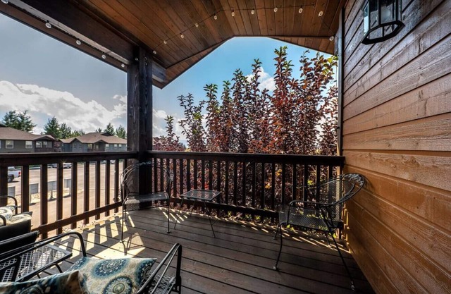 Buffalo Valley Condo: Decks, Lots of Space, 1-car garage