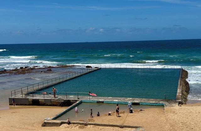 Bulli Beach, Sandon Point Coastal Cottage - 10 min walk to beach.