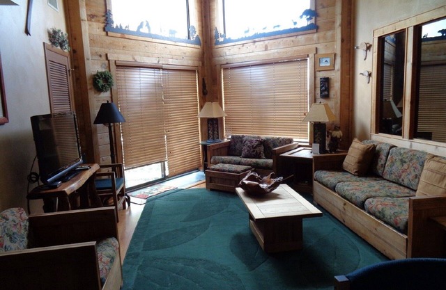Bullwinkles Condo - Top of the Mountain, Ski-In/Ski-Out -Sauna and Hot Tub
