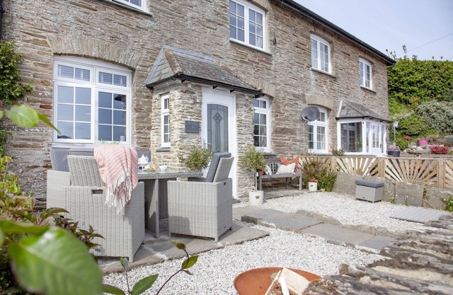 Bumble Cottage - a coastal cottage in the small Devonshire village of Torcross within steps from th