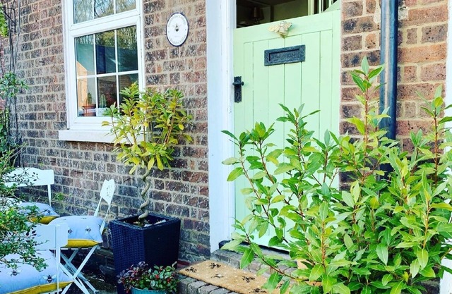 Bumblebee Cottage - a 19th Century Cottage in Area of Outstanding Natural Beauty