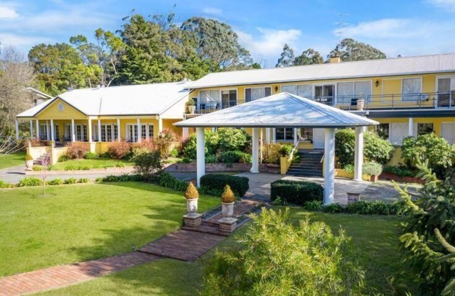 Bundanoon Lodge - Stay at this beautiful property where you and your family and friends can enjoy quality time in the NSW Southern Highlands
