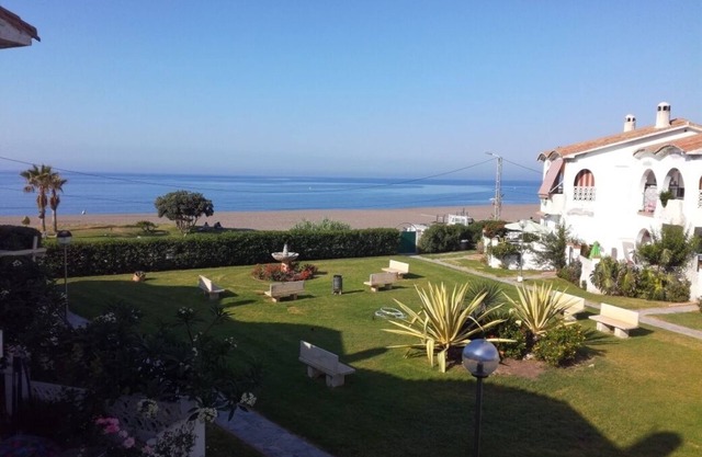 BUNGALOW, 1st line of the beach,