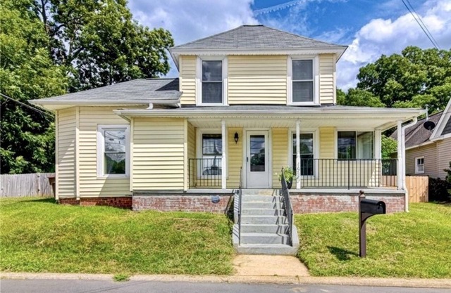 Bungalow in the heart of Greensboro, close to Downtown, restaurants and shops