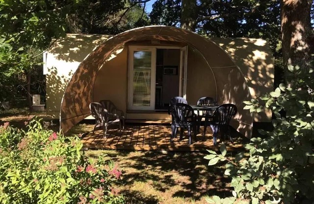 Bungalow toile COCO SWEET mit Nutzung von Sanitäranlagen und Waschbecken des Campingplatzes - 2 Schlafzimmer 4 Personen