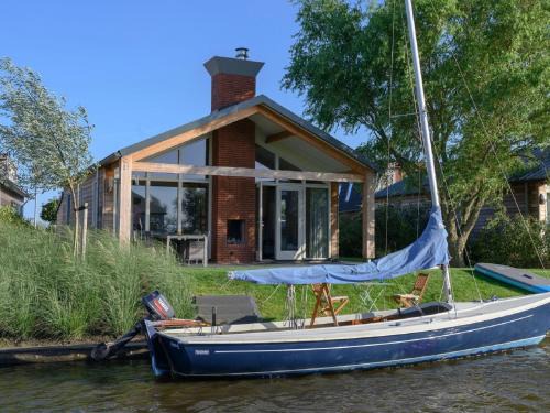 Bungalow with a terrace near the Sneekermeer