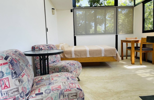 Bungalow with partial ocean view 5 minutes from the beach