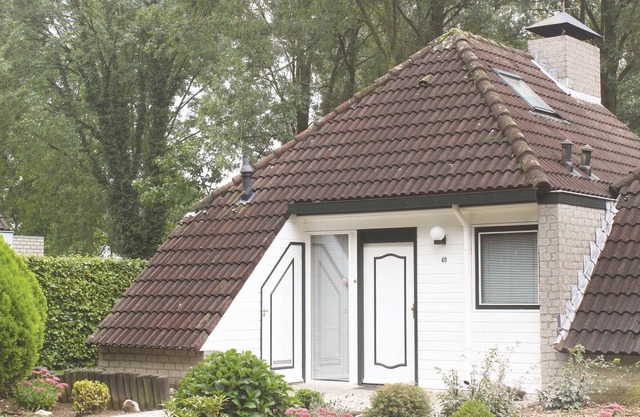 Bungalowpark Het Posterbos is located 800 meters outside the sociable village of Posterholt in the m