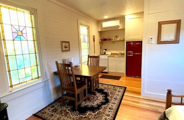 Bunkhouse Seventy-Four - Cute, quaint and just minutes from Jacksonville, ILn