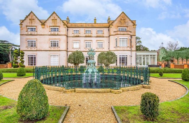 Bunny Hall Escape - Three Bedroom Apartment, Sleeps 6