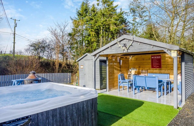 Burnside Cottage - Three Bedroom House, Sleeps 8