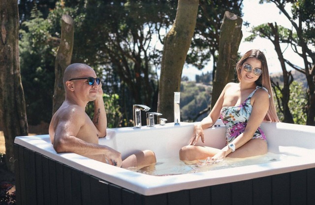 BusHotel with Jacuzzi
