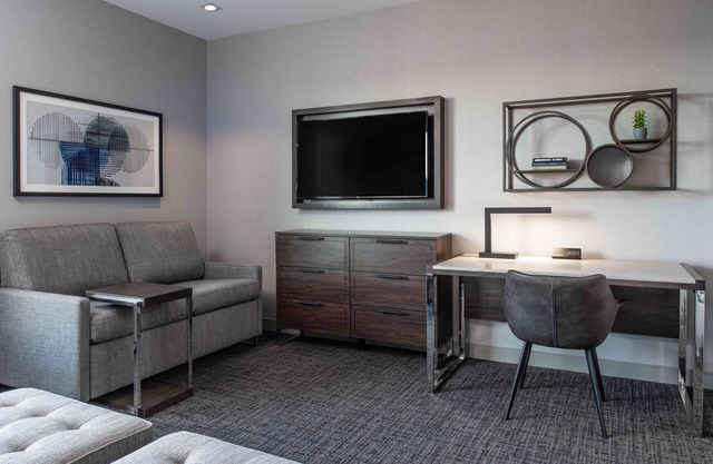 Business Center + Breakfast | Near Central Boston
