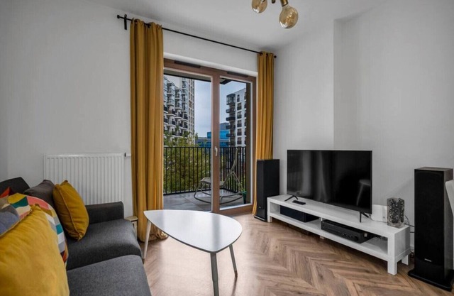 Business District Apartment - Parking, Balcony by Rentujemy