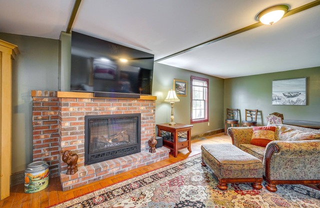 Buskirk Vacation Rental w/Deck & Putting Green!