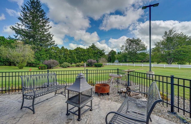 Buskirk Vacation Rental w/Deck & Putting Green!