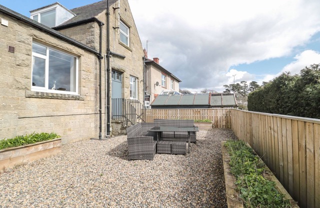 BUTTERCHURN APARTMENT, family friendly, with open fire in Otterburn