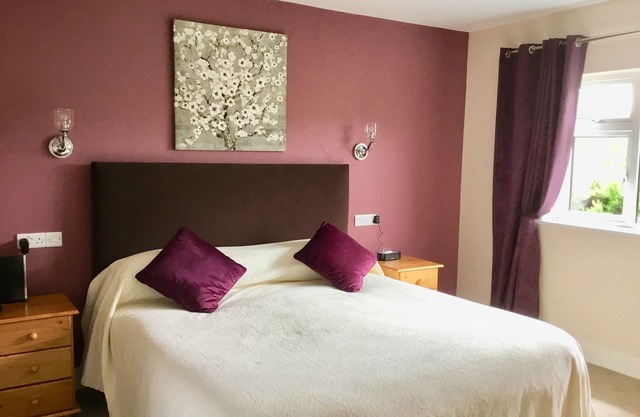 Buttermilk Lodge - "Goulane" 2 Bedroom Apartment, 5 mins walk Clifden Centre