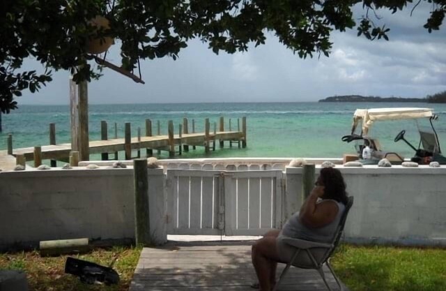 Buttonwood cottage Waterfront 2/1Home,peaceful