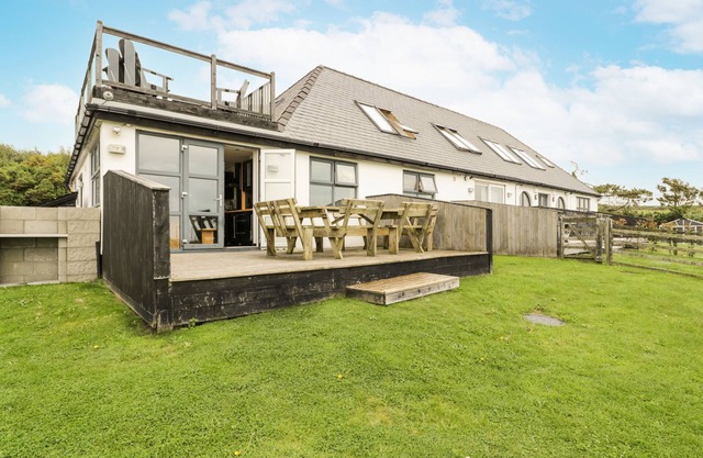 BWTHYN AWEL, family friendly, luxury holiday cottage in Cemaes Bay