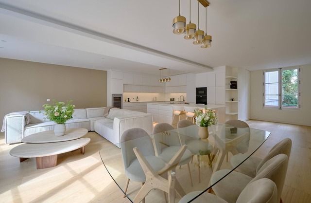 By Saint-Sulpice newly refurbished 4 BR apartment