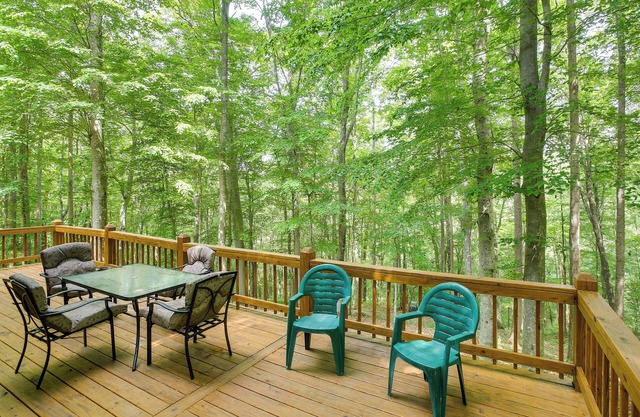 Byrdstown Cabin - w/Fire Pit, Near Marina & Lake!