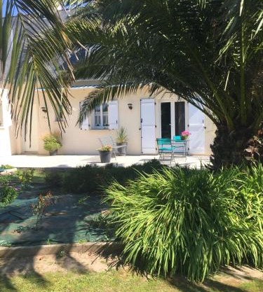 Côté jardin des Charmilles