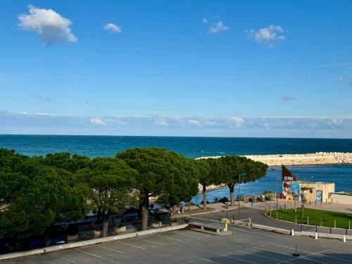 Cœur du port d'Argeles avec vue mer imprenable