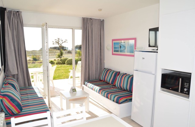 C005-Apartment-Comfort-Private Bathroom-Sea view