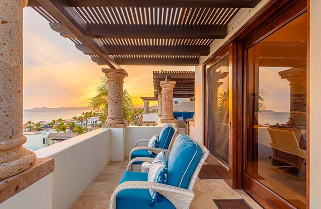 C301 Oceanview Penthouse with infinity pool and jacuzzi