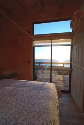 Cabaña Orca Lodge Norte frente al mar en Curanipe, Ideal para desconectar en pareja